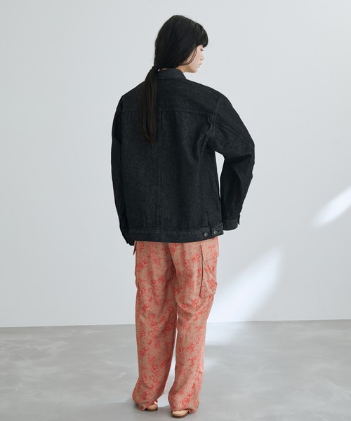 ADAM ET ROPE'（アダムエロペ）の「【コットンUSA】ビッグシルエット ドライタッチ ライトオンスデニムジャケット/サステナブル（デニムジャケット・メンズ・ブラック系その他/ネイビー・M/L/XL）」の16枚目の写真