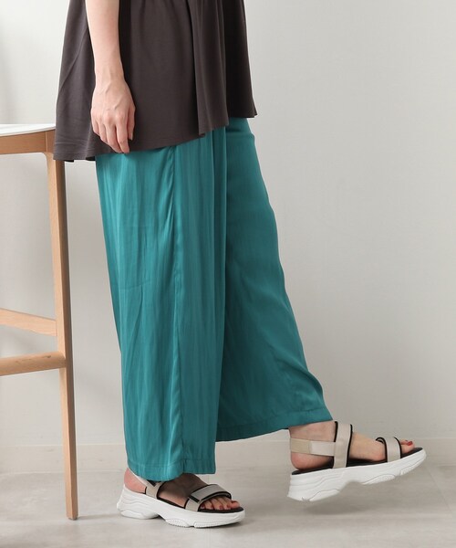 DRESKIP（ドレスキップ）の「◆【洗える/リラックス】サテンワイドイージーパンツ（その他パンツ・レディース・ライトグレー/ライトグリーン/ブラック系/ベージュ系その他/グレー系その他/ダークグリーン/カーキ・02/03/04）」の5枚目の写真