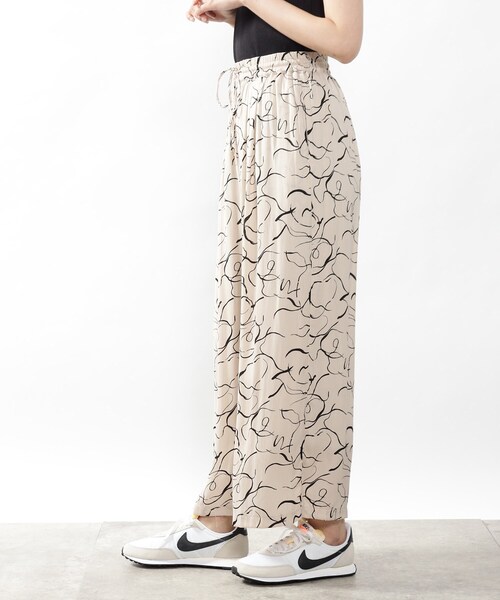 DRESKIP（ドレスキップ）の「◆【洗える/リラックス】サテンワイドイージーパンツ（その他パンツ・レディース・ライトグレー/ライトグリーン/ブラック系/ベージュ系その他/グレー系その他/ダークグリーン/カーキ・02/03/04）」の9枚目の写真