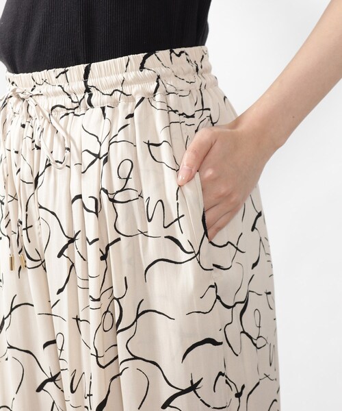 DRESKIP（ドレスキップ）の「◆【洗える/リラックス】サテンワイドイージーパンツ（その他パンツ・レディース・ライトグレー/ライトグリーン/ブラック系/ベージュ系その他/グレー系その他/ダークグリーン/カーキ・02/03/04）」の12枚目の写真