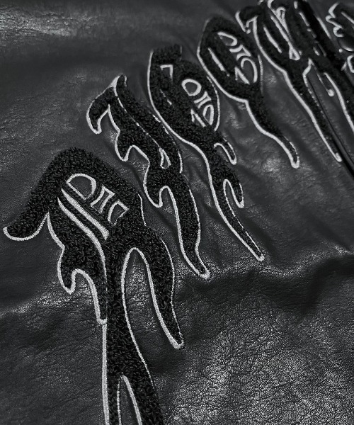 Never mind the XU / Chikashitsu+(ネバーマインド ザ エックスユー / チカシツプラス)の「【DIG YOUR OWN GRAVE/ディグユアオウングレイブ】baseball shirts/ベースボールシャツ 半袖シャツ ロゴシャツ フェイクレザーシャツ レザーシャツ(シャツ/ブラウス・メンズ・ブラック/ブラック×ホワイト/ホワイト/ホワイト×ブラック・01/02)」の11枚目の写真