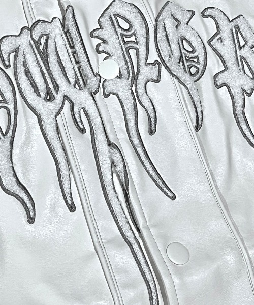 Never mind the XU / Chikashitsu+(ネバーマインド ザ エックスユー / チカシツプラス)の「【DIG YOUR OWN GRAVE/ディグユアオウングレイブ】baseball shirts/ベースボールシャツ 半袖シャツ ロゴシャツ フェイクレザーシャツ レザーシャツ(シャツ/ブラウス・メンズ・ブラック/ブラック×ホワイト/ホワイト/ホワイト×ブラック・01/02)」の5枚目の写真