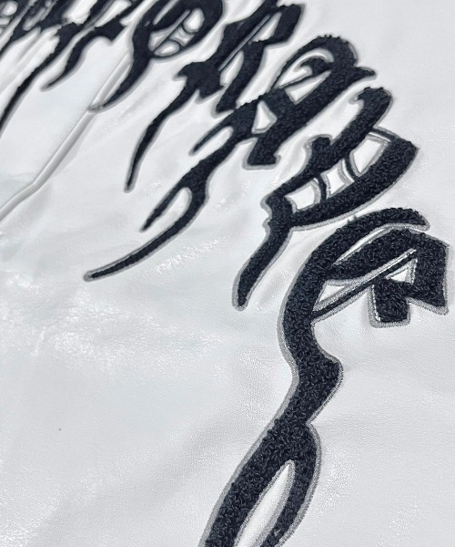 Never mind the XU / Chikashitsu+(ネバーマインド ザ エックスユー / チカシツプラス)の「【DIG YOUR OWN GRAVE/ディグユアオウングレイブ】baseball shirts/ベースボールシャツ 半袖シャツ ロゴシャツ フェイクレザーシャツ レザーシャツ(シャツ/ブラウス・メンズ・ブラック/ブラック×ホワイト/ホワイト/ホワイト×ブラック・01/02)」の8枚目の写真