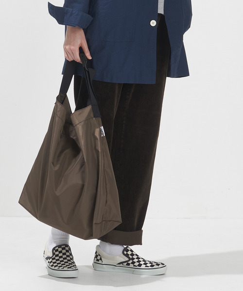 Drifter（ドリフター）の「PLAIN SHOULDER BAG／プレーンショルダーバッグ（ショルダーバッグ・レディース・ブラック/ダークブラウン/ネイビー/ブラック系その他/ホワイト系その他/レオパード/ベビーピンク/ライム/サックスブルー/バーガンディー・FREE）」の4枚目の写真