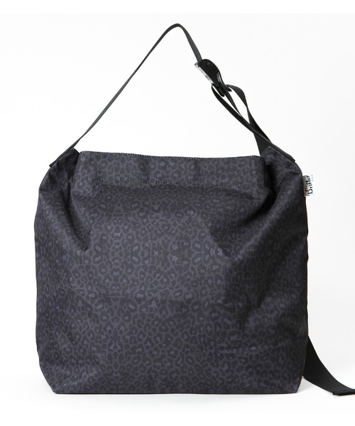 Drifter（ドリフター）の「PLAIN SHOULDER BAG／プレーンショルダーバッグ（ショルダーバッグ・レディース・ブラック/ダークブラウン/ネイビー/ブラック系その他/ホワイト系その他/レオパード/ベビーピンク/ライム/サックスブルー/バーガンディー・FREE）」の3枚目の写真