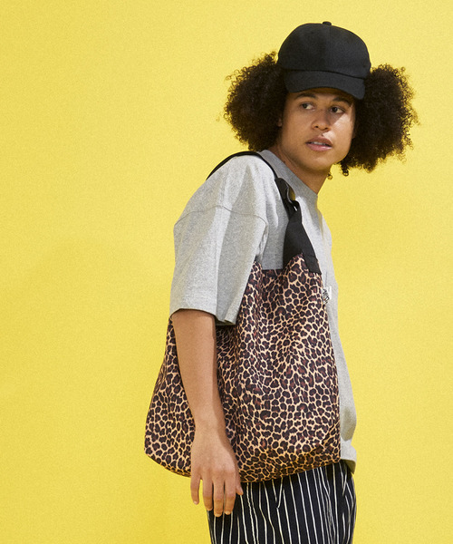 Drifter（ドリフター）の「PLAIN SHOULDER BAG／プレーンショルダーバッグ（ショルダーバッグ・レディース・ブラック/ダークブラウン/ネイビー/ブラック系その他/ホワイト系その他/レオパード/ベビーピンク/ライム/サックスブルー/バーガンディー・FREE）」の12枚目の写真