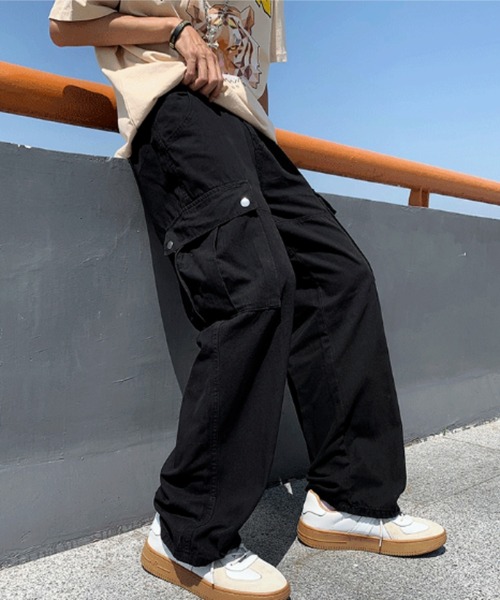 MGV(エムジーヴィー)の「ワイドストレートカーゴパンツ(カーゴパンツ・メンズ・ブラック/アイボリー・MEDIUM/LARGE/X-LARGE)」の4枚目の写真