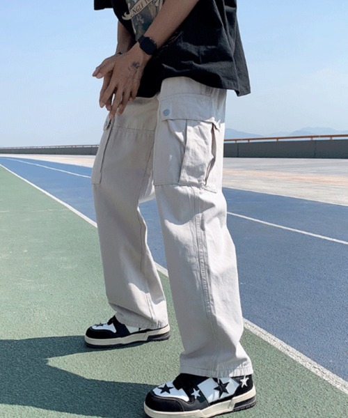 MGV(エムジーヴィー)の「ワイドストレートカーゴパンツ(カーゴパンツ・メンズ・ブラック/アイボリー・MEDIUM/LARGE/X-LARGE)」の14枚目の写真