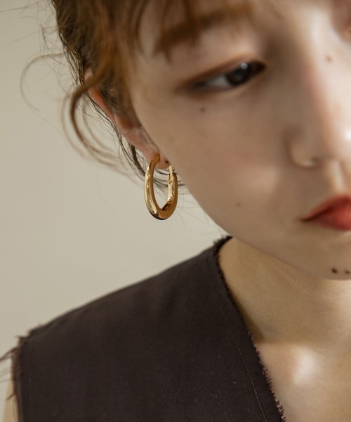 SMELLY(スメリー)の「オーバルフープイヤリング(イヤリング・レディース・シルバー/ゴールド・-)」の9枚目の写真