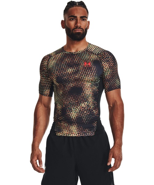 UNDER ARMOUR(アンダーアーマー)の「UAヒートギアアーマー プリント コンプレッション ショートスリーブシャツ(トレーニング/メンズ)(Tシャツ/カットソー・メンズ・ブラック/ブラック×レッド/レッド・S/M/3XL/L/XL/XXL)」の3枚目の写真