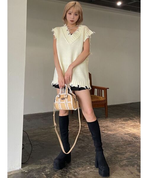 EMODA（エモダ）の「クラッシュオーバーニットベスト（ベスト・レディース・ホワイト/ブラック/グレー・FREE）」の22枚目の写真