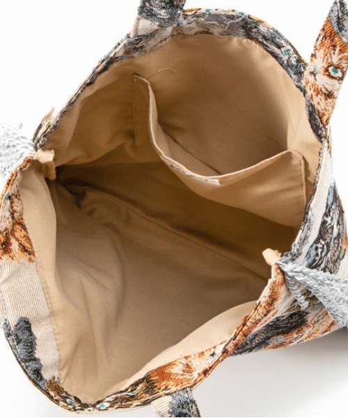 Casselini（キャセリーニ）の「Casselini(キャセリーニ)ネコジャガードトート（トートバッグ・レディース・ブラック/アイボリー・FREE）」の9枚目の写真