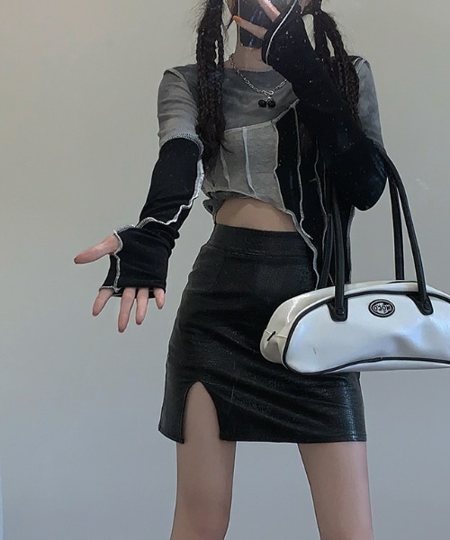 .KOM(ドットコム)の「A'GEM/9 × .kom『.kom/ドットケーオーエム』サイドカッティングアンバランスカットソー(Tシャツ/カットソー・レディース・ブラック・FREE)」の4枚目の写真