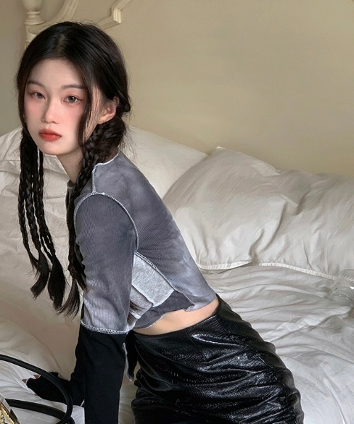 .KOM(ドットコム)の「A'GEM/9 × .kom『.kom/ドットケーオーエム』サイドカッティングアンバランスカットソー(Tシャツ/カットソー・レディース・ブラック・FREE)」の11枚目の写真
