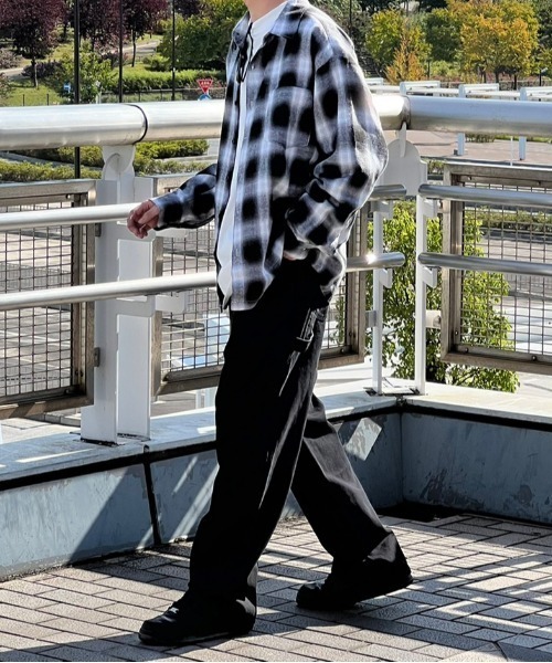 kutir(クティール)の「デニムペインターパンツ(デニムパンツ・メンズ・ブラック/グレー・SMALL/MEDIUM/LARGE)」の9枚目の写真