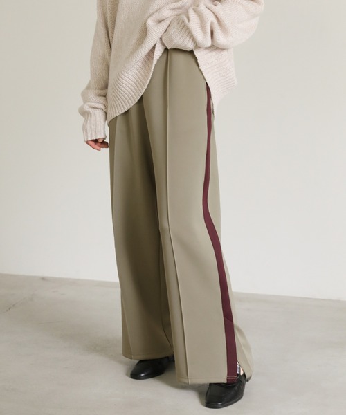 select MOCA（セレクトモカ）の「リラックスライン裾スリットパンツ（その他パンツ・レディース・ブラック/カーキ/ネイビー・FREE）」の2枚目の写真