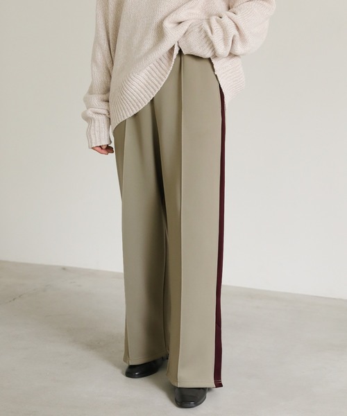 select MOCA（セレクトモカ）の「リラックスライン裾スリットパンツ（その他パンツ・レディース・ブラック/カーキ/ネイビー・FREE）」の14枚目の写真