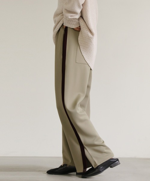 select MOCA（セレクトモカ）の「リラックスライン裾スリットパンツ（その他パンツ・レディース・ブラック/カーキ/ネイビー・FREE）」の16枚目の写真