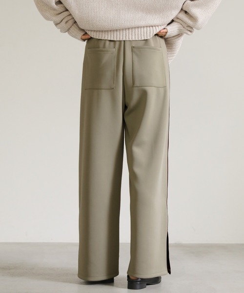 select MOCA（セレクトモカ）の「リラックスライン裾スリットパンツ（その他パンツ・レディース・ブラック/カーキ/ネイビー・FREE）」の17枚目の写真