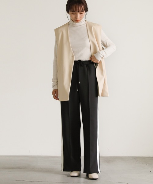 select MOCA（セレクトモカ）の「リラックスライン裾スリットパンツ（その他パンツ・レディース・ブラック/カーキ/ネイビー・FREE）」の6枚目の写真