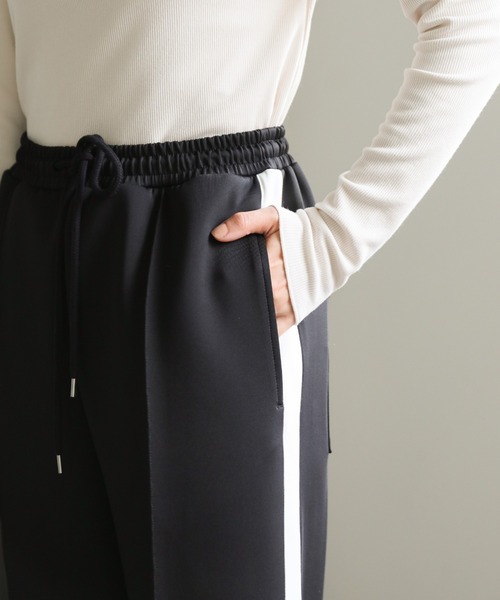 select MOCA（セレクトモカ）の「リラックスライン裾スリットパンツ（その他パンツ・レディース・ブラック/カーキ/ネイビー・FREE）」の11枚目の写真