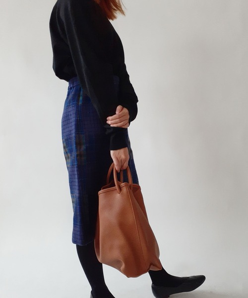 thank U more(サンキューモア)の「レザー ハンドル付き ビッグ ショルダーバッグ(ショルダーバッグ・レディース・ブラック/アイボリー/ベージュ/ブラウン・FREE)」の6枚目の写真