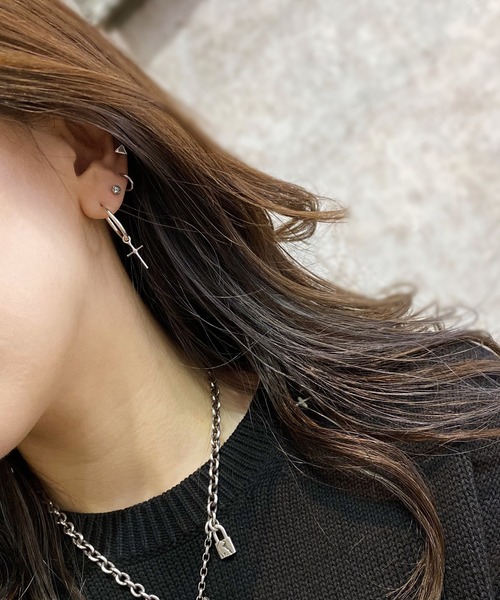 THE MILES（ザ マイルズ）の「GODSIZE ゴッドサイズ THIN HOOP raised by wolves [LARGE] with CROSS / シンフープピアス レイズド バイ ウルヴス L ウィズクロス（ピアス（片耳用）・メンズ・シルバー・FREE）」の4枚目の写真