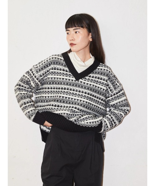 AMERICAN HOLIC(アメリカンホリック)の「Vネックジャガードニットプルオーバー(ニット/セーター・レディース・ブラック・M/L)」の3枚目の写真