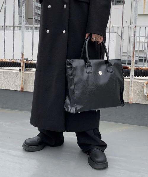 LVEU.（ラブユ.）の「2way faux leather square tote bag / 2way合皮スクエアトートバッグ（トートバッグ・レディース・ブラック・FREE）」の2枚目の写真