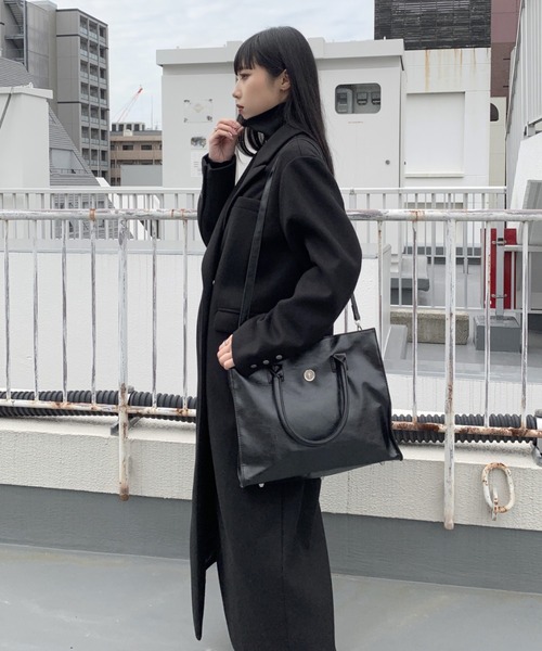 LVEU.（ラブユ.）の「2way faux leather square tote bag / 2way合皮スクエアトートバッグ（トートバッグ・レディース・ブラック・FREE）」の3枚目の写真
