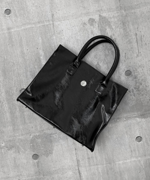 LVEU.（ラブユ.）の「2way faux leather square tote bag / 2way合皮スクエアトートバッグ（トートバッグ・レディース・ブラック・FREE）」の5枚目の写真