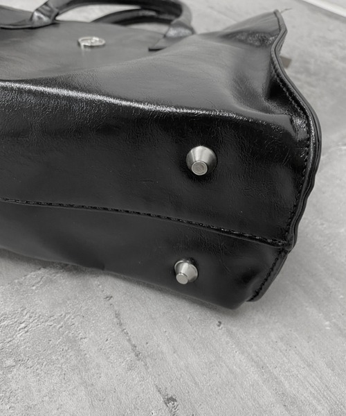 LVEU.（ラブユ.）の「2way faux leather square tote bag / 2way合皮スクエアトートバッグ（トートバッグ・レディース・ブラック・FREE）」の10枚目の写真