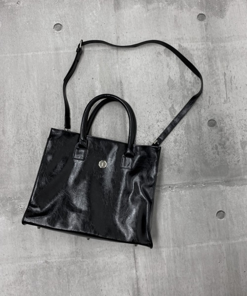 LVEU.（ラブユ.）の「2way faux leather square tote bag / 2way合皮スクエアトートバッグ（トートバッグ・レディース・ブラック・FREE）」の11枚目の写真