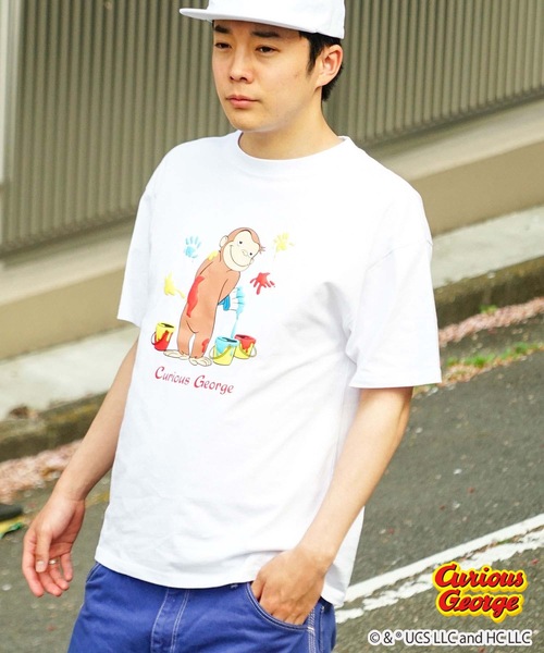 OUTDOOR PRODUCTS(アウトドアプロダクツ)の「【OUTDOOR PRODUCTS/アウトドアプロダクツ】【 おさるのジョージ 】ニョッキ ハンドリー コラボ Tシャツ ドロップショルダー オーバーサイズ(Tシャツ/カットソー・メンズ・ホワイト/ピンク系その他/ホワイト系その他/オフホワイト/ベージュ/ダークグリーン・SMALL/MEDIUM/LARGE/X-LARGE)」の2枚目の写真