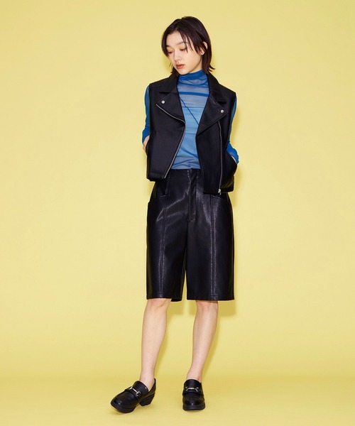 FOREVER 21(フォーエバー トゥエンティーワン)の「【MODE】フェイクレザーハーフパンツ(その他パンツ・レディース・ブラック・MEDIUM/SMALL)」の2枚目の写真