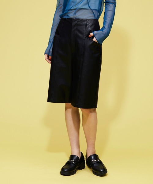 FOREVER 21(フォーエバー トゥエンティーワン)の「【MODE】フェイクレザーハーフパンツ(その他パンツ・レディース・ブラック・MEDIUM/SMALL)」の8枚目の写真
