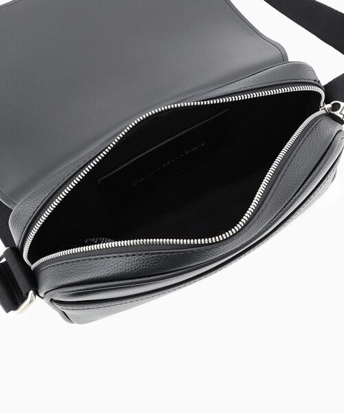 Calvin Klein（カルバン・クライン）の「フラップカメラバッグ（ショルダーバッグ）」 WEAR