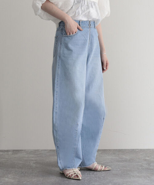 fredy emue（フレディエミュ）の「カーブデニムパンツ（デニムパンツ・レディース・オフホワイト/サックスブルー/ブラック・36/38）」の3枚目の写真