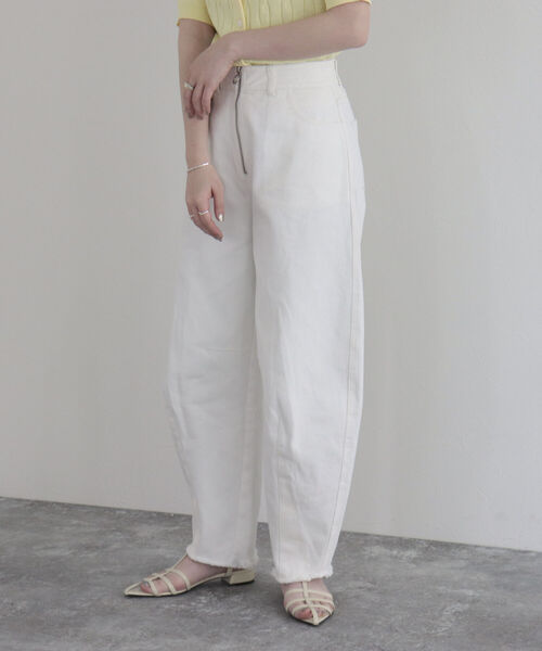 fredy emue（フレディエミュ）の「カーブデニムパンツ（デニムパンツ・レディース・オフホワイト/サックスブルー/ブラック・36/38）」の14枚目の写真