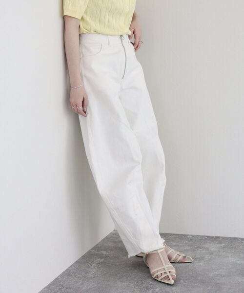 fredy emue（フレディエミュ）の「カーブデニムパンツ（デニムパンツ・レディース・オフホワイト/サックスブルー/ブラック・36/38）」の5枚目の写真