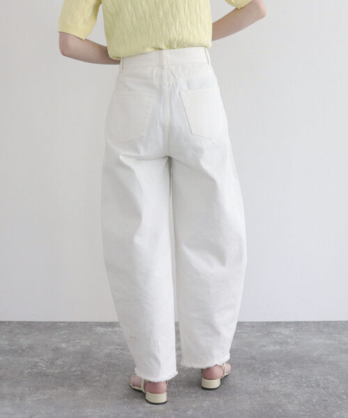 fredy emue（フレディエミュ）の「カーブデニムパンツ（デニムパンツ・レディース・オフホワイト/サックスブルー/ブラック・36/38）」の20枚目の写真