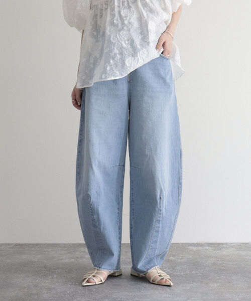 fredy emue（フレディエミュ）の「カーブデニムパンツ（デニムパンツ・レディース・オフホワイト/サックスブルー/ブラック・36/38）」の15枚目の写真