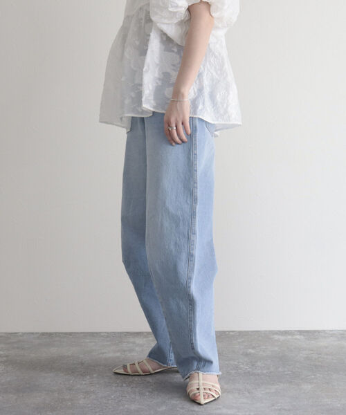 fredy emue（フレディエミュ）の「カーブデニムパンツ（デニムパンツ・レディース・オフホワイト/サックスブルー/ブラック・36/38）」の21枚目の写真