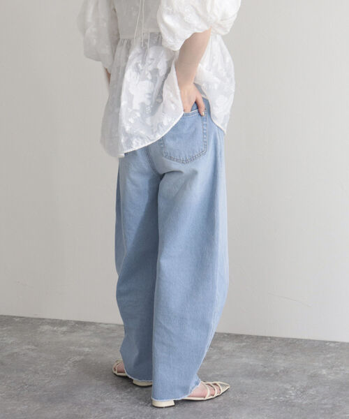 fredy emue（フレディエミュ）の「カーブデニムパンツ（デニムパンツ・レディース・オフホワイト/サックスブルー/ブラック・36/38）」の11枚目の写真