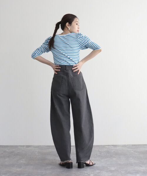 fredy emue（フレディエミュ）の「カーブデニムパンツ（デニムパンツ・レディース・オフホワイト/サックスブルー/ブラック・36/38）」の16枚目の写真