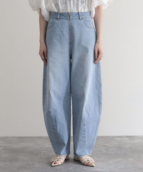 fredy emue（フレディエミュ）の「カーブデニムパンツ（デニムパンツ・レディース・オフホワイト/サックスブルー/ブラック・36/38）」の13枚目の写真