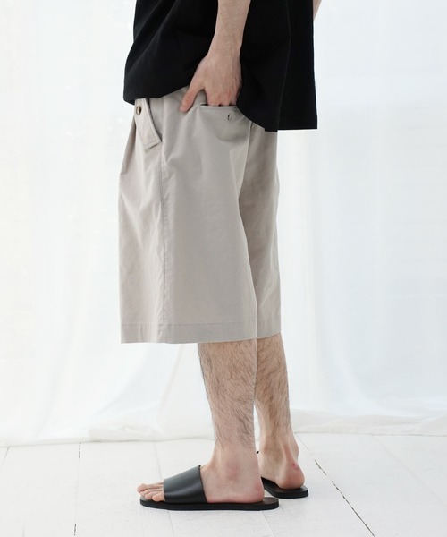 Air Tokyo（エアートウキョー）の「綿麻 フロント ツータック ショートパンツ（その他パンツ・メンズ・ブラック/グレイッシュベージュ・MEDIUM/LARGE）」の3枚目の写真