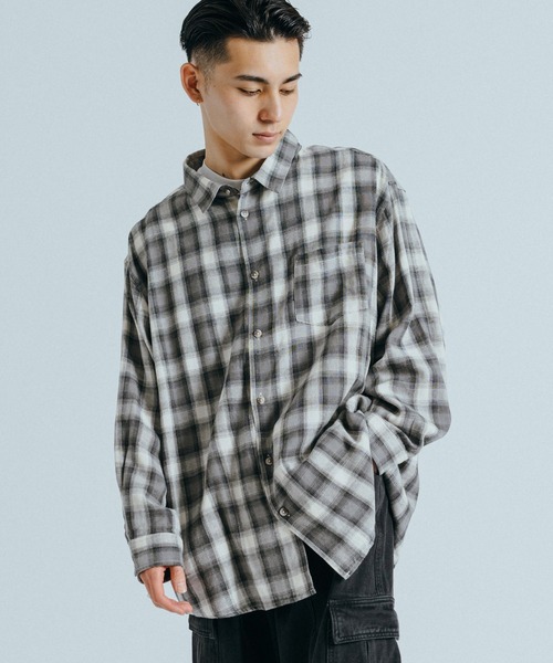 Revo.（レボ）の「オーバーサイズ ルーズシルエット オンブレチェックレギュラーカラー長袖シャツ（シャツ/ブラウス・メンズ・ネイビー/オレンジ/ブラック/サックスブルー/グレー/ブルー・M/L）」の3枚目の写真