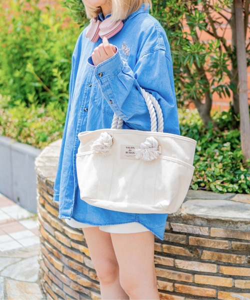 SALON de RUBAN（サロンドルヴァン）の「【SALON de RUBAN / サロン ド ルヴァン】 WEB限定 キャンバス素材 500mlペットボトル収納可 ポケット多数 ロープハンドル ランチトートバッグ（トートバッグ・レディース・ブラック/ホワイト×ブラック/ホワイト・FREE）」の2枚目の写真