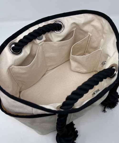 SALON de RUBAN（サロンドルヴァン）の「【SALON de RUBAN / サロン ド ルヴァン】 WEB限定 キャンバス素材 500mlペットボトル収納可 ポケット多数 ロープハンドル ランチトートバッグ（トートバッグ・レディース・ブラック/ホワイト×ブラック/ホワイト・FREE）」の17枚目の写真